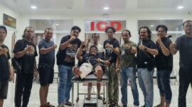 Tersangka MRP (25) saat ikut mengepalkan tangan setelah mendapatkan perawatan medis usai terkena tembakan di RS Bhayangkara, Minggu 14 Juni 2026 | Dok. Polda Lampung.