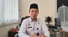Kepala Subbag Tata Usaha (Kasubbag TU) Kementerian Haji dan Umrah Kabupaten Tanggamus, Sahari AZ saat memberikan keterangan pers kepada Media Prioritastv.com, Kamis 18 Juni 2026 | Herdi/Media Prioritastv.com.