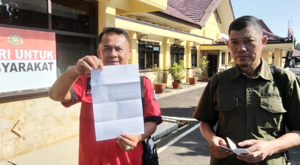 Zainal Abidin, warga Pugung, Tanggamus usai membuat pengaduan ke Polres Tanggamus terkait dugaan penipuan proyek gapura Pekon Kayu Hubi, Kamis 18 Juni 2026 | Herdi/Media Prioritastv.com.