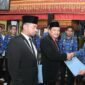 Bupati Tanggamus H. Moh. Saleh Asnawi saat melantik 2 pejabat sebagai dewan pengawas Perumdam Way Agung, Rabu 17 Juni 2026 | Dok. Humas Pemkab Tanggamus.