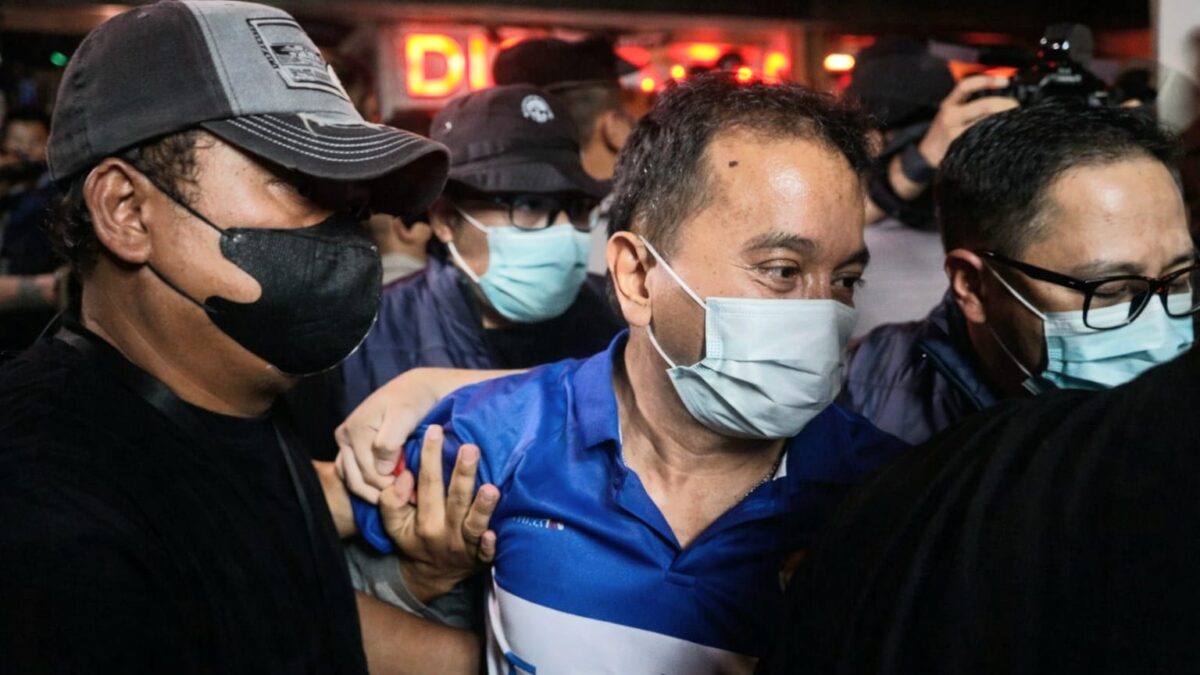 Penampakan Roy Suryo dan dr Tifa di Polda Metro usai diitangkap, Jumat 19 Juni 2026, sore | ist/Media Prioritastv.com.