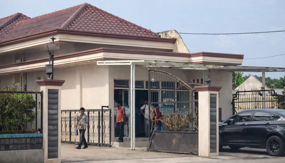 Video yang viral disebut penyidik menyerahkan surat panggilan di kediaman Sekda Lampung Tengah, Jumat 19 Juni 2026 | ist/Media Prioritastv.com.
