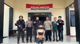 Tersangka HS saat diamankan Polsek Pulau Panggung sebelum dijebloskan ke sel tahanan, Sabtu 20 Juni 2026 | Dok. Humas Polres Tanggamus.