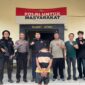 Tersangka HS saat diamankan Polsek Pulau Panggung sebelum dijebloskan ke sel tahanan, Sabtu 20 Juni 2026 | Dok. Humas Polres Tanggamus.