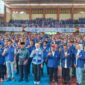 Foto bersama Bupati Tanggamus H. Moh. Saleh Asnawi bersama Putri Zulkifli Hasan dan para relawan usai penyerahan hadiah umroh gratis relawan Putri Zulhas dalam Rakerda I DPD PAN Tanggamus di GOR Kota Agung, Minggu 21 Juni 2026 | Herdi/Media Prioritastv.com.