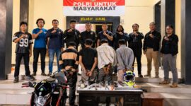 Keempat pelaku yang ditetapkan menjadi tersangka dugaan pencurian 30 TKP di Ulu Belu, Tanggamus, Minggu 21 Juni 2026 | Dok. Humas Polres Tanggamus.