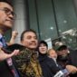 Roy Suryo dan dr Tifa saat keluar dari Kejaksaan Negeri Jakarta Selatan bersama para pengacaranya usai dilimpahkan Polda Metro Jaya, Senin 22 Juni 2026 |