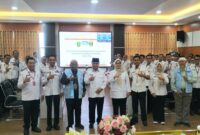 Bupati Tanggamus Hi. Moh. Saleh Asnawi saat foto bersama dengan Forum Penyuluh Anti Korupsi di Ruang Rapat Utama Kantor Bupati Tanggamus, Rabu 24 Juni 2026 | Herdi/Media Prioritastv.com.
