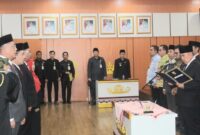 Bupati Tanggamus H. Moh. Saleh Asnawi saat melantik  Andi Dermawan bersama belasan pejabat lain di ruang rapat utama kantor bupati, Kamis 25 Juni 2026 | Herdi/Media Prioritastv.com.