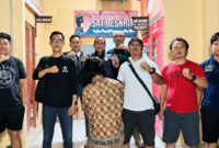 Tersangka ASM (44) setelah ditangkap sebelum dijebloskan ke sel tahanan, Jumat 26 Juni 2026 | Dok. Humas Polres Pesisir Barat.