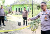 Polisi saat menunjukan TKP penusukan yang menewaskan Anes Wulandari (20) di Dusun V Pekon Pamenang, Pagelaran, Pringsewu, Selasa 30 Juni 2026 | Dok. Humas Polres Pringsewu.