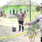 Polisi saat menunjukan TKP penusukan yang menewaskan Anes Wulandari (20) di Dusun V Pekon Pamenang, Pagelaran, Pringsewu, Selasa 30 Juni 2026 | Dok. Humas Polres Pringsewu.