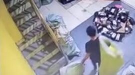 Video viral yang diunggah di media sosial yang menarasikan pengambilan paket pada tanggal 23 menuju 24 Juni 2026 | Facebook Resti Andini.