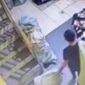 Video viral yang diunggah di media sosial yang menarasikan pengambilan paket pada tanggal 23 menuju 24 Juni 2026 | Facebook Resti Andini.