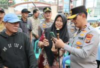 Kapolda Lampung Irjenpol Helfi saat menunjukan cara kerja aplikasi Siger Lampung Presisi di Polres Pringsewu, Kamis 30 Juli 2026 | Samuel/Media Prioritastv.com.