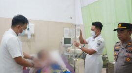 Korban saat mendapatkan perawatan pihak medis usai aksi perampokan yang melukainya, Kamis 30 Juli 2026, dinihari | Dok. Polda Lampung.