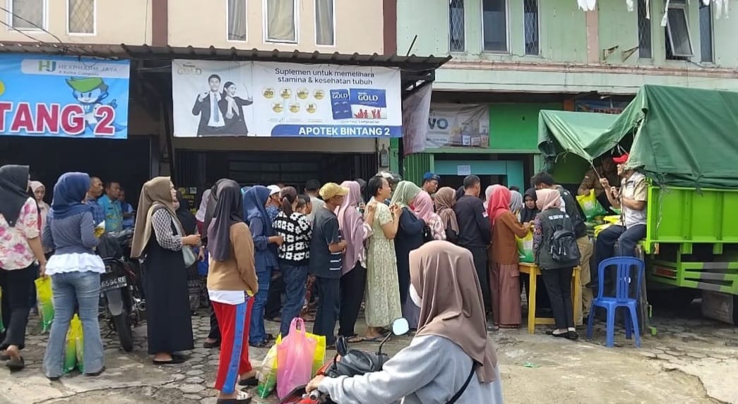 Masyarakat saat mengikuti pasar murah GPM Tanggamus di Pasar Kota Agung, Jumat 31 Juli 2026 | Herdi/Media Prioritastv.com.