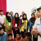 Ketua Tim Pendamping Sosial Non Kebencanaan Kemensos Kabupaten Tanggamus Nurul Hakim saat memberikan arahan kepada para pelajar Sekolah Rakyat sebelum diberangkatkan ke Lampung Selatan, Jumat 31 Juli 2026 | Herman/Media Prioritastv.com.