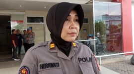 Kasi Humas Polres Lampung Utara, Iptu Herawati saat memberikan keterangan pers terkait kronologi tertembaknya 3 polisi saat tangkap diduga bandar narkoba di Lampung Utara, Selasa 25 Agustus 2026 | Saripudin/Media Prioritastv.com.
