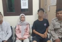 Muniroh saat berada di Polsek Limau usai diantar warga pada Minggu 23 Agustus 2026 | Dok. Humas Polres Tanggamus.