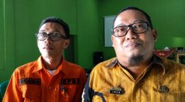 Sekretaris BPBD Tanggamus Iwan Juniant mewakili Kepala Pelaksana Irvan Wahyudi saat memeberikan keterangan pers usai sosisalisai dan desiminasi kegempaan di Ulu Belu, Kamis 27 Agustus 2026 | Herdi/Media Prioritastv.com.