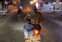 Seorang pria yang terekam video viral di jalan raya Pringsewu.