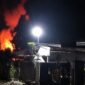 Gudang disebut DM yang terbakar di Pekon Banjarnegoro, Wonosobo, Tanggamus, Sabtu 1 Agustus 2026 | Dok. Facebook Ibuk Evi.