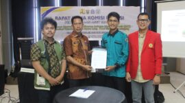 Penandatangan LoA Ketua Umum UKM KPI Universitas Hasanuddin, Aydil Fitra Mulya dan Kepala Dinas SDABK Kabupaten Bone, Kasdar di Hotel Novena, Watampone, Kamis (30/7/2026) | Dok. Edil.