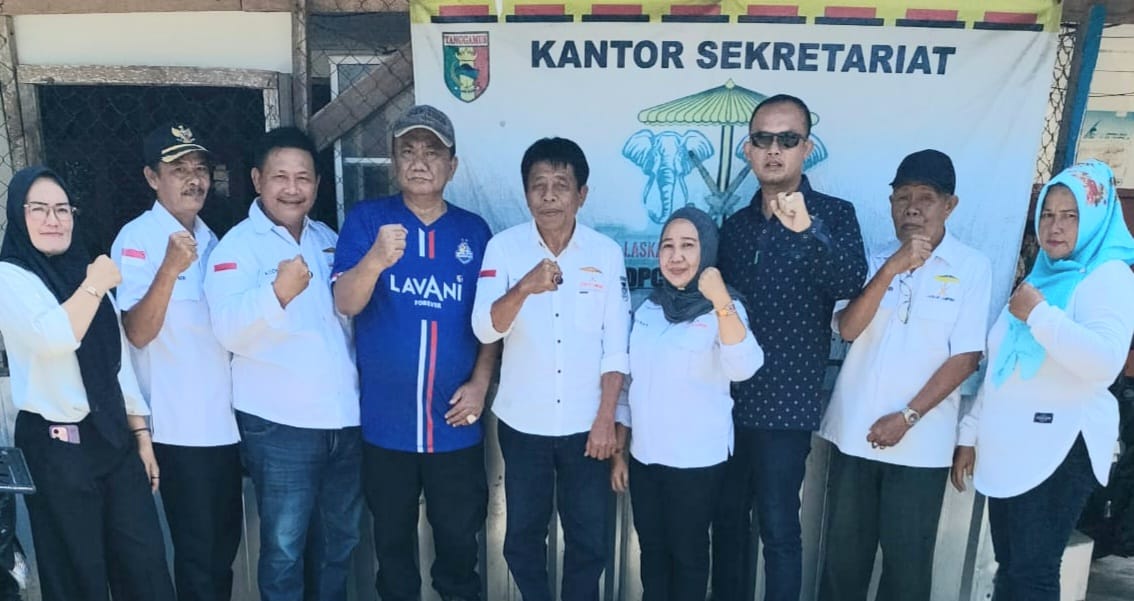 Foto bersama usai pembentukan pengurus baru Laskar Lampung di Pantai Muara Indah, Minggu 2 Agustus 2026 | Dok. Laskar Lampung Tanggamus.