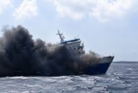 KMP Mutiara Santosa 2 rute Surabaya-Makasar saat terbakar di Perairan Utara, Madura, Minggu 2 Agustus 2026 | ist/Media Prioritastv.com.