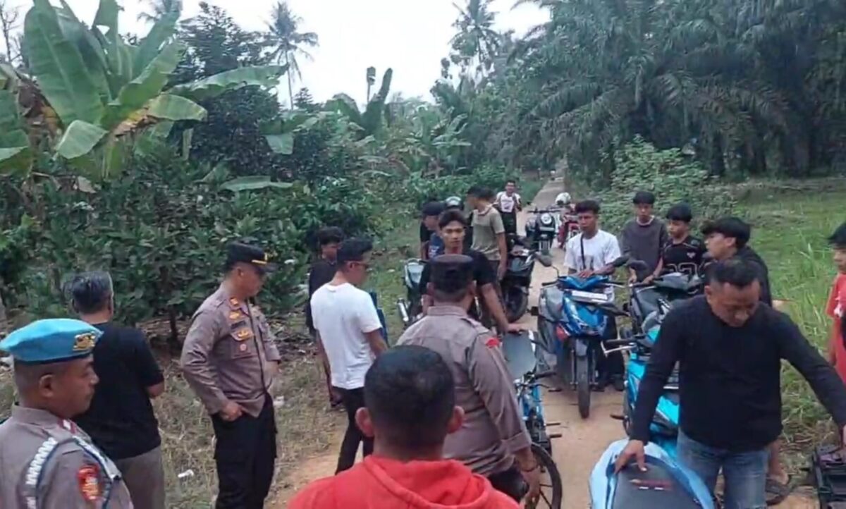 Polisi saat grebek balap liar yang meresahkan warga di Jalan Umum Pekon Banyumas, Kecamatan Banyumas, Kabupaten Pringsewu, Sabtu 1 Agustus 2026 sore | Dok. Humas Polres Pringsewu.