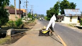 Kondisi jalan yang mengalami deformasi sehingga hanya 1 lajur yang berfungsi di Jalinbar Pekon Negeri Ngarip, Wonosobo, Tanggamus, Minggu 2 Agustus 2026 | Zulkarnain/Media Prioritastv.com.