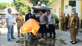 Jenazah korban saat hendak dievakuasi ke RSUD Batin Mangunang dari Puseksmas Talang Padang, Senin 3 Agustus 2026 | Dok. Humas Polres Pringsewu.