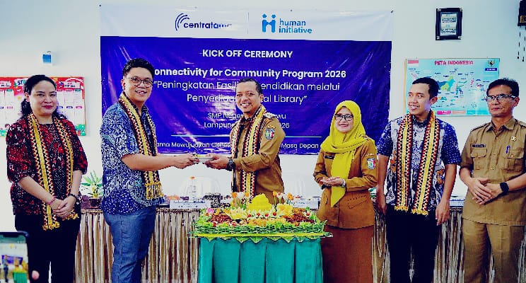 Seremony penyerahan bantuan perpustakaan digital senilai Rp500 juta dari Centratama Group di SMPN 2 Pringsewu, Selasa 4 Agustus 2026 | Samuel/Media Prioritastv.com.