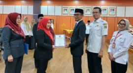 Riza Husna saat menerima SK pelantikan menjadi Sekretaris Disdukcapil Tanggamus, Rabu 5 Agustus 2026 | Herdi/Media Prioritastv.com.
