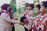 Wabup Pringsewu Umi Laila saat melepas peserta Jambore Nasional (Jamnas) XII Tahun 2026 asal kabupaten setempat, Pekon Klaten, Kecamatan Gadingrejo, Rabu (5/8/2026) petang | Samuel/Media Prioritastv.com.