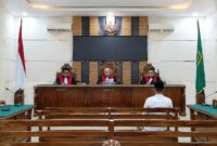 Mantan Kakon/Kades Atar Lebar, Bandar Negeri Semuong, Tanggamus, Lampung saat mengikuti sidang dan mendengarkan putusan hakim, Kamis 6 Agustus 2026 | Saripudin/Media Prioritastv.com.