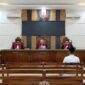 Mantan Kakon/Kades Atar Lebar, Bandar Negeri Semuong, Tanggamus, Lampung saat mengikuti sidang dan mendengarkan putusan hakim, Kamis 6 Agustus 2026 | Saripudin/Media Prioritastv.com.