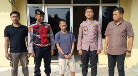 Tersangka Heru Purwanto saat akan diberangkatkan ke Kejaksaan Negeri Pringsewu dari Polsek Pagelaran, Kamis 6 Agustus 2026 | Dok. Humas Polres Pringsewu.