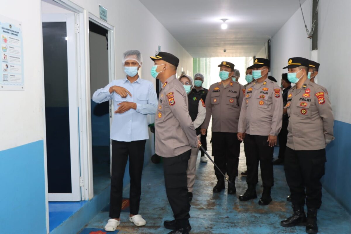 Kapolres Pringsewu, AKBP Dadi Perdana Putra saat meninjau Satuan Pelayanan Pemenuhan Gizi (SPPG) Polri di Kecamatan Ambarawa, Kamis 6 Agustus 2026 | Dok. Humas Polres Pringsewu.
