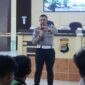 Kasat Lantas Polres Tanggamus AKP Rudi Khisbiyantoro saat memberikan pemparan kepada peserta di Aula Paramasatwika, Jumat 7 Agustus 2026 | Dok. Humas Polres Tanggamus.