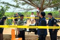Polisi saat melakukan identifikasi dan meminta informasi kepada para saksi di Desa Cempaka Timur, Sungkai Jaya, Lampung Utara | Jumat 6 Agustus 2026 | Dok. Polres Lampung Utara.