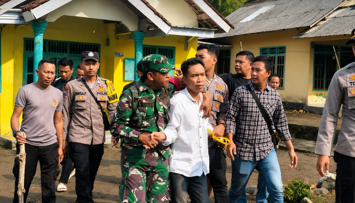 Diduga ODGJ terduga pelaku pembacokan di Peko Kagungan, Kota Agung Timur saat dievakuasi dari kediamannya | Dok. instagram Kodim 0424 Tanggamus.