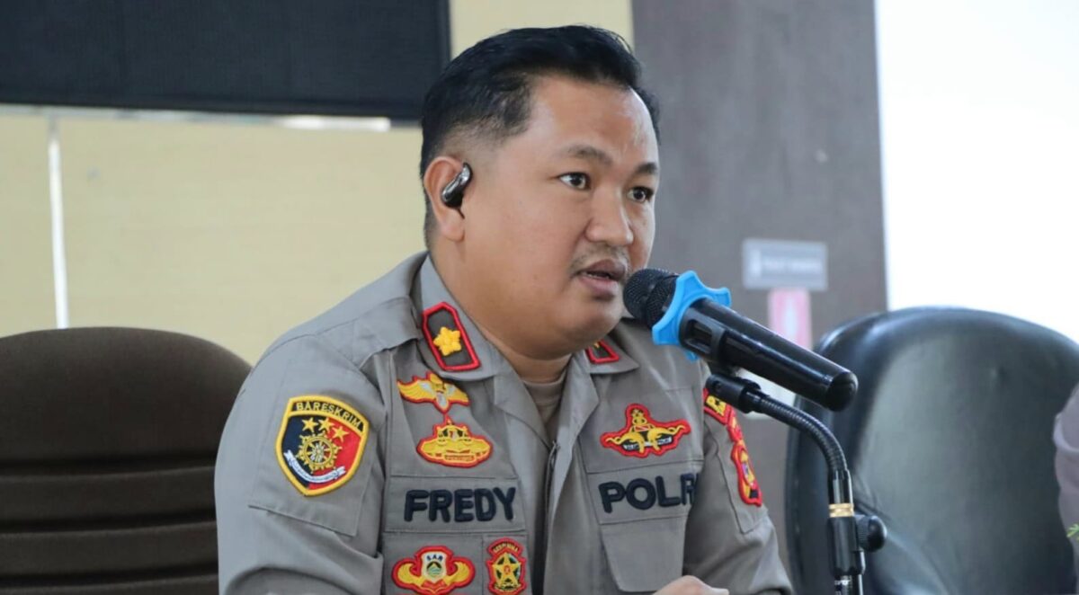 Wakapolres Tanggamus Kompol Fredy Aprisa saat memberikan penegasan kepada personelnya di Aula Paramasatwika, Senin 10 Agustus 2026 | Dok. Humas Polres Tanggamus.