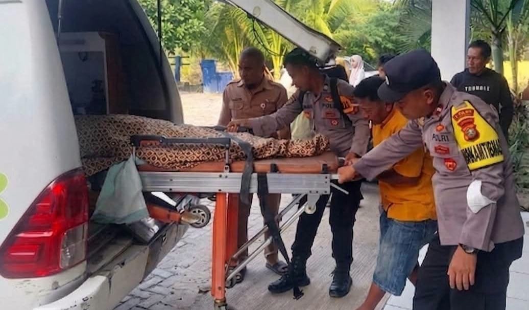 Petugas saat mengevakuasi korban ke Puskesmas Wiralaga I, Kecamatan Mesuji, Lampung, Senin 10 Agustus 2026 | ist/Media Prioritastv.com.