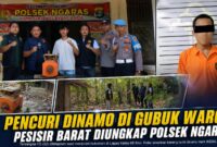 Kolase foto saat petugas Polsek Ngaras menunjukan barang bukti, pemeriksaan TKP dan tersangka yang sedang di tahan di Lapas Krui, Senin 10 Agustus 2026.