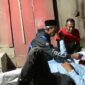 Salah satu korban selamat yang mendapatkan perawatan warga sebelum dibawa ke pelayanan medis usai kecelakaan di Tanjakan Cuaca, Lampung Barat, Senin 10 Agustus 2026 | Dok..Tangkapan Layar Video.