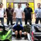 Kedua tersangka setelah ditangkap Polsek Sukoharjo sebelum dijebloskan ke sel tahanan, Kamis 19 Agustus 2026 | Dok. Humas Polres Pringsewu.