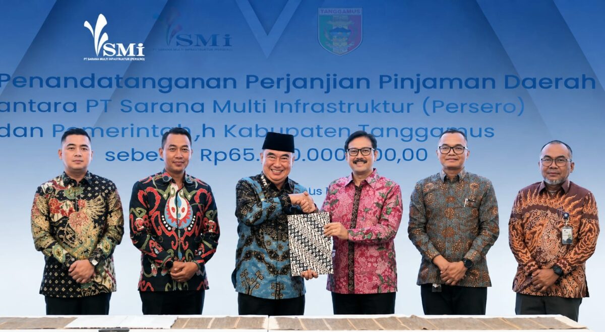 Penyerahah berkas kerjasama PT SMI dan Pemkab Tanggamus di Jakarta, Rabu 7 Agustus 2026 | Dok. PT SMI.