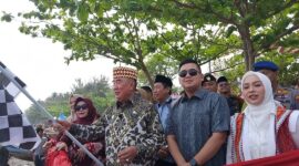 Wakil Ketua I DPRD Tanggamus M. Rangga Putra Hakim saat mendampingi Bupati Tanggamus H. Moh. Saleh Asnawi di Pantai Muara Indah, Kota Agung, Jumat 14 Agustus 2026 | Herdi/Media Prioritastv.com.